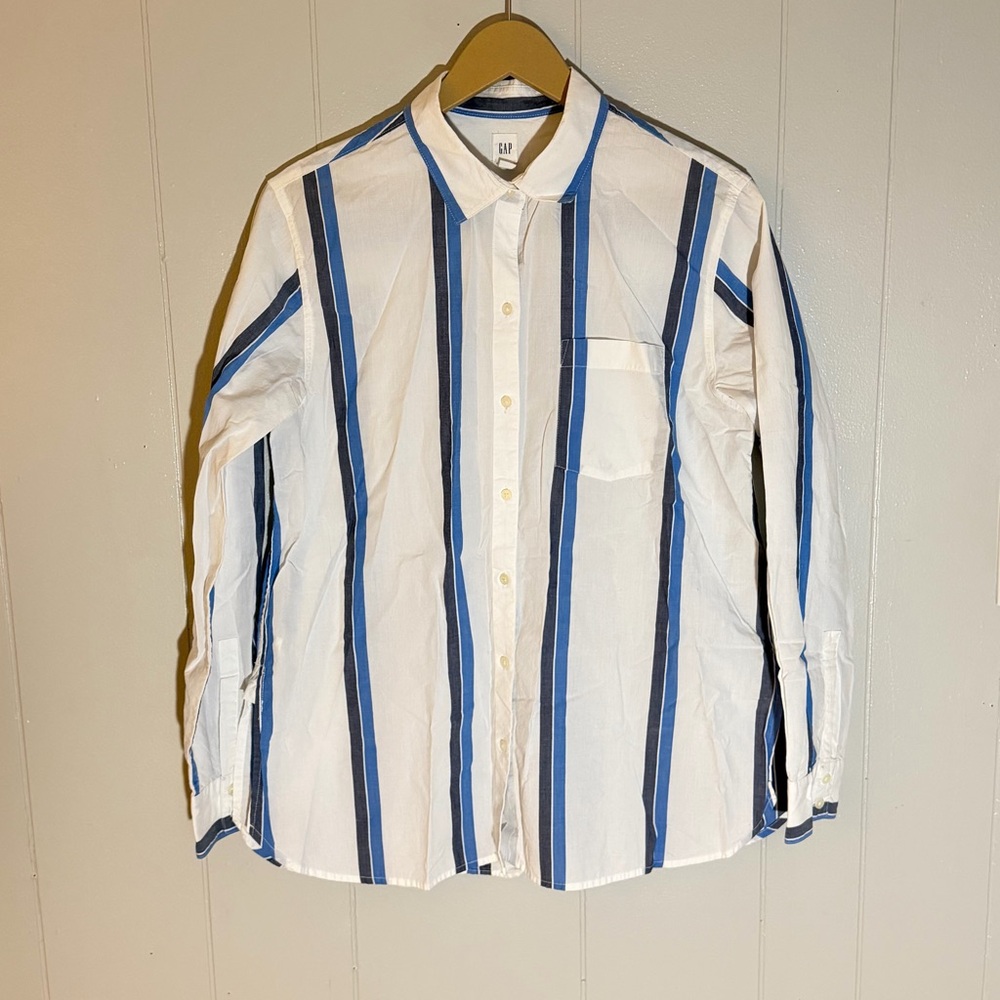 Gap blue and white striped button down shirt women’s small